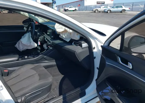 2021 Kia K5 Lx z USA, uszkodzony, nr VIN 5XXG24J22MG041508